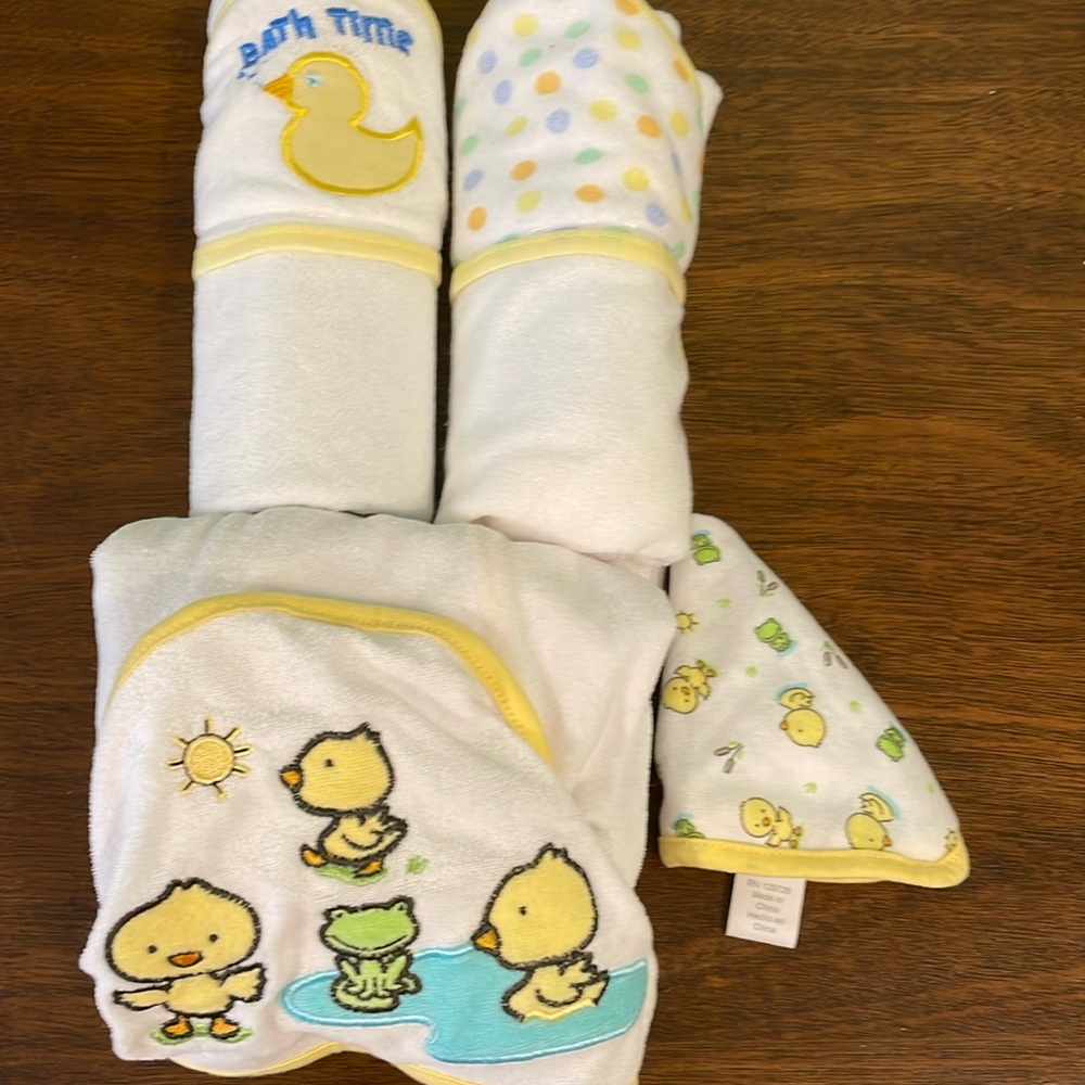 NWOT 3 hooded bath towels with 1 wash cloth.  Never used. New